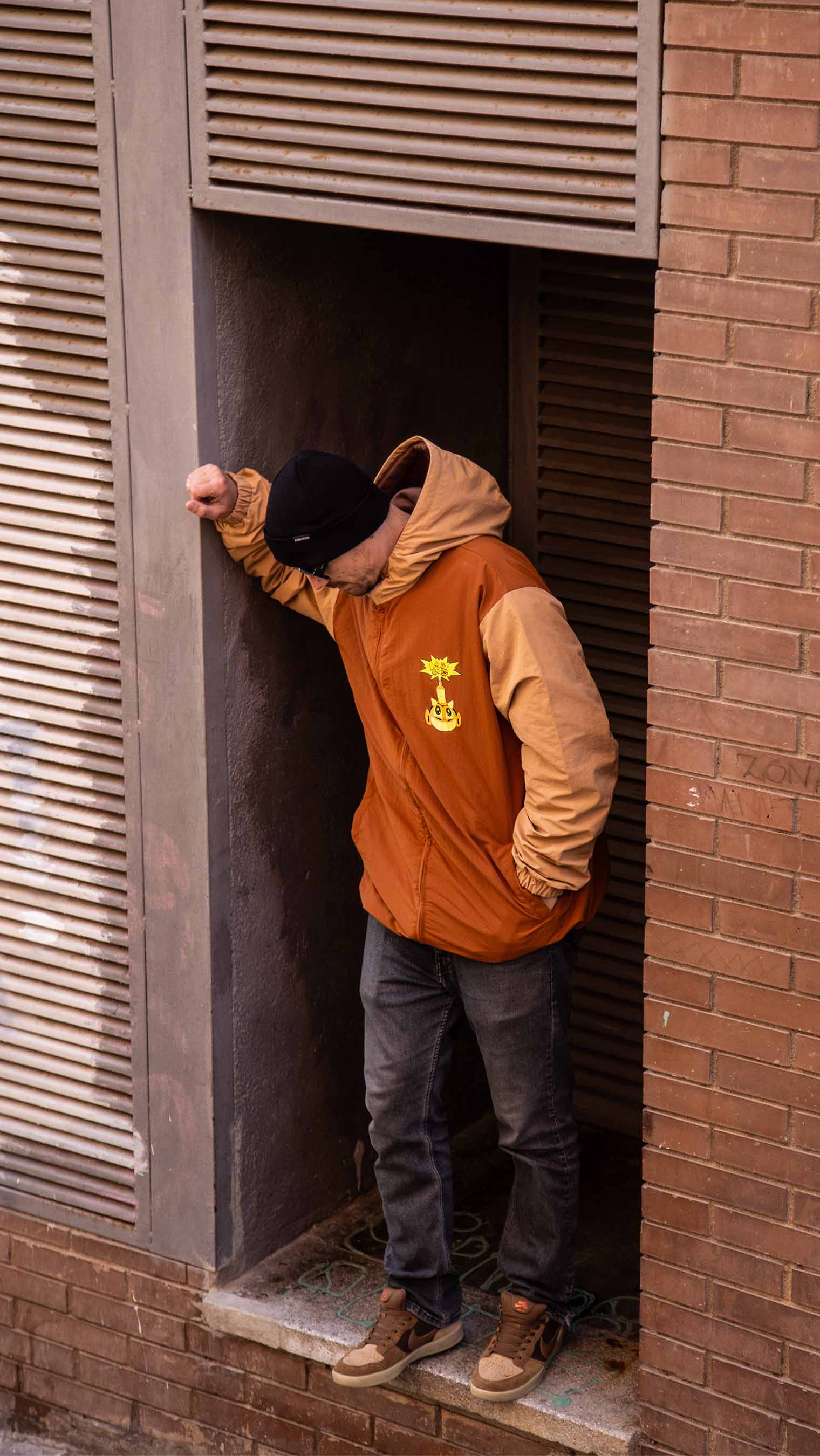 Cortavientos StreetArt Brown